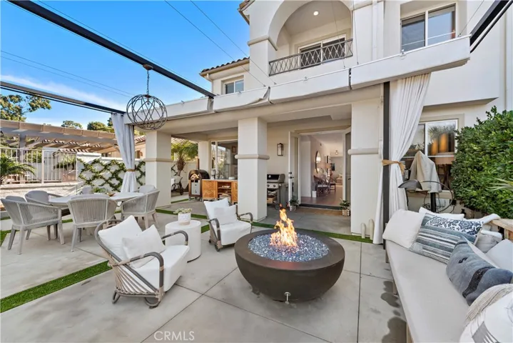 Custom Built in Firepit, out door living at its finest.