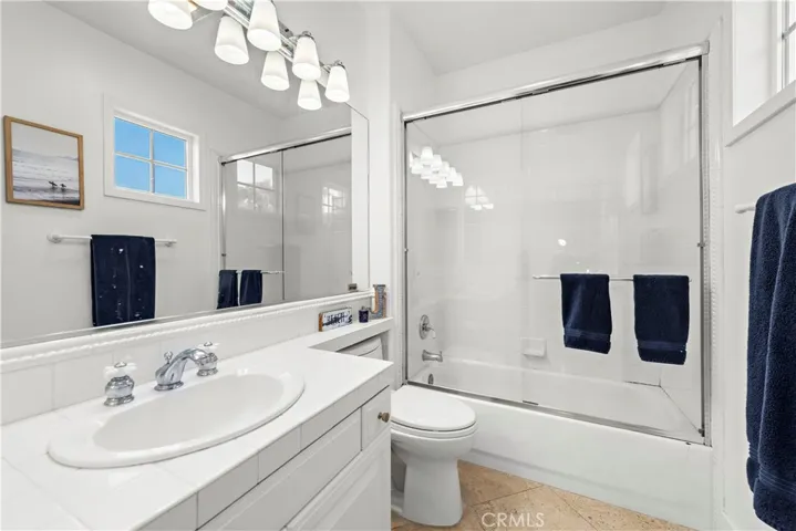 Upstairs Full Bath.
