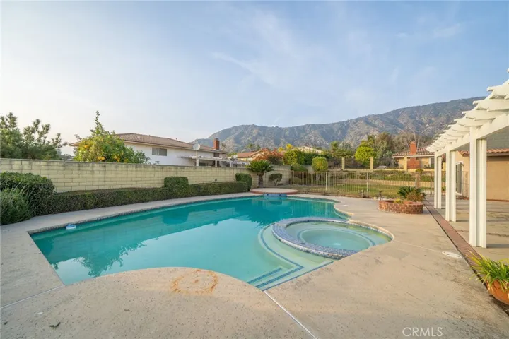 607 N Vecino Avenue, Glendora, California 91741