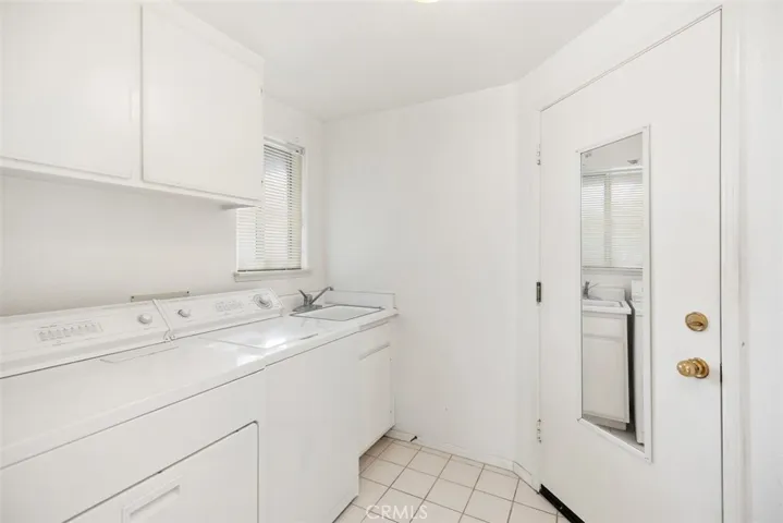 laundry room - main floor