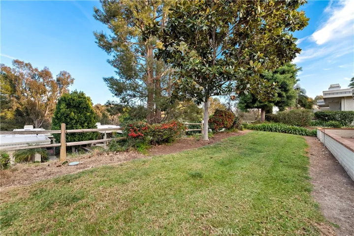 5557 Via Portora B, Laguna Woods, California 92637