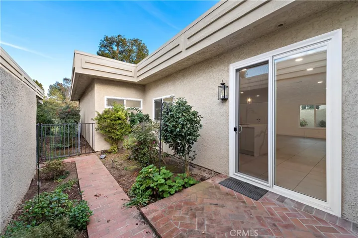 5557 Via Portora B, Laguna Woods, California 92637