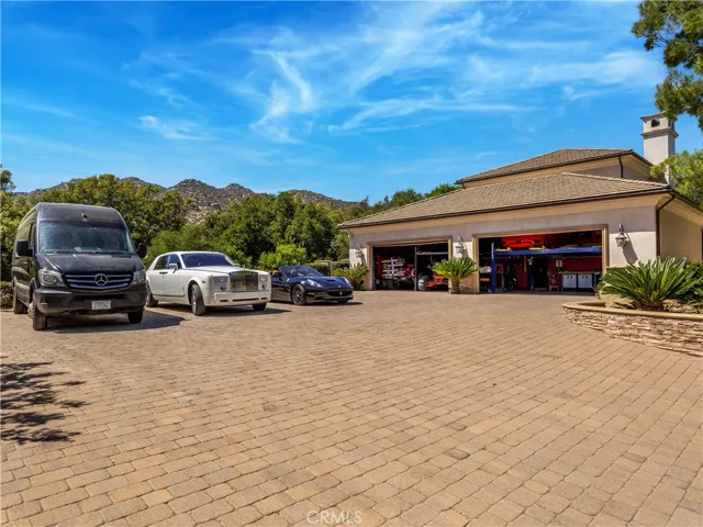 11449 Iverson Road, Chatsworth, California 91311