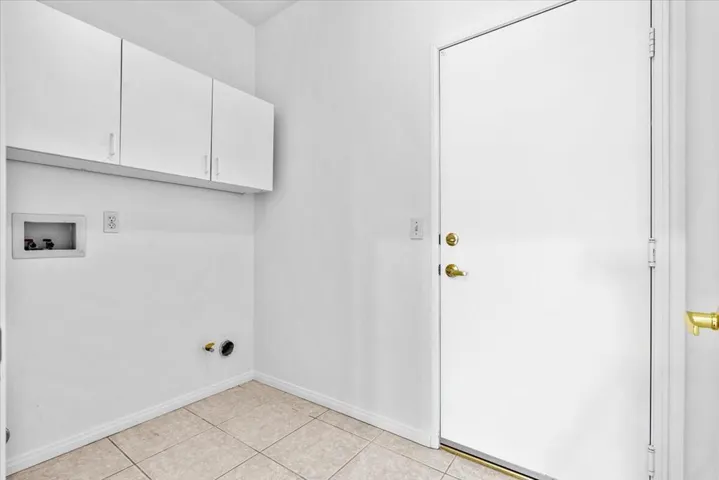 27-82548 Grant Dr-28