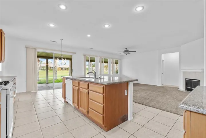 08-82548 Grant Dr-12