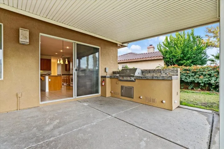 28-82548 Grant Dr-31