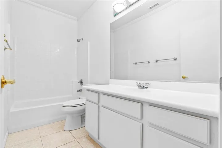 24-82548 Grant Dr-23
