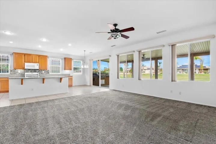 07-82548 Grant Dr-17