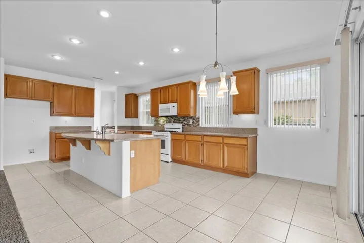 11-82548 Grant Dr-10