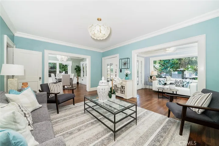 Living Room connects to Sitting Room and Dinning Room