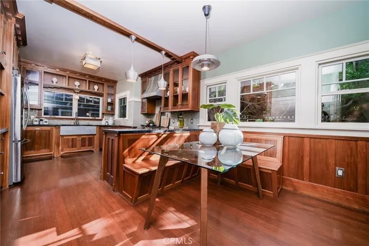 Wide Angel of Kitchen and Breakfast Nook