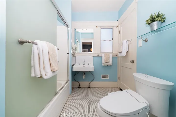 1814 N Edgemont Street, Los Angeles, California 90027