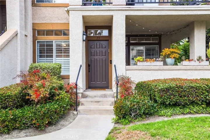 The entry to this amazing home.