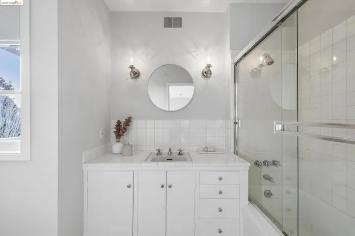 453 Wildwood Ave, Piedmont, California 94611-3819