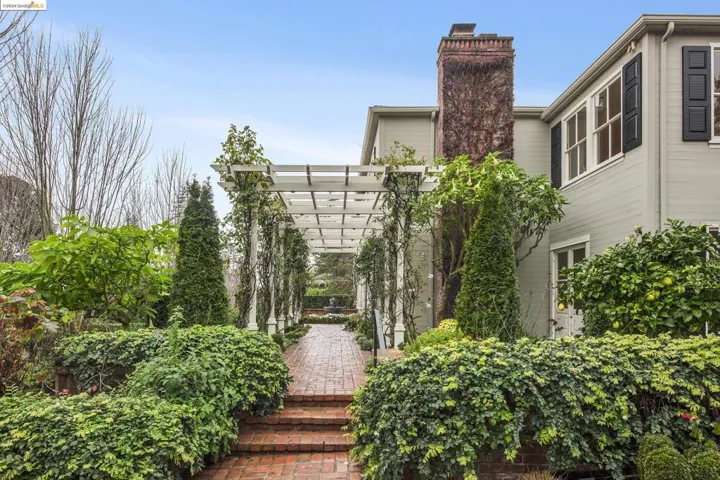 453 Wildwood Ave, Piedmont, California 94611-3819