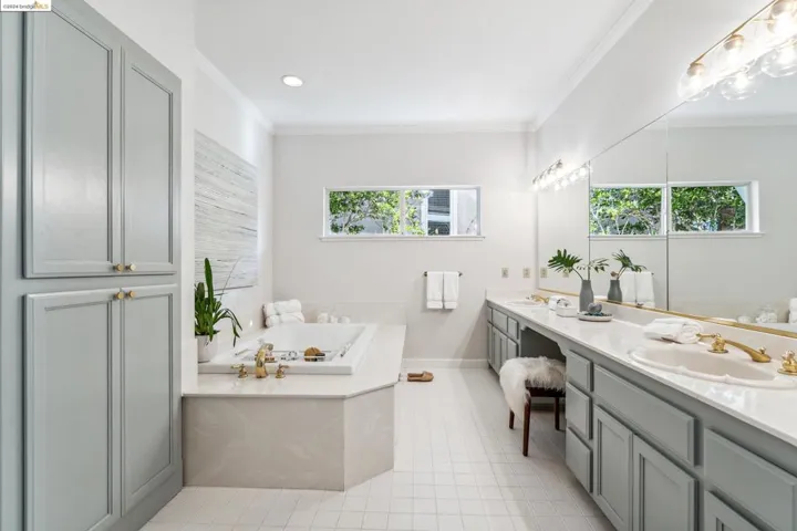921 Leo Way, Oakland, California 94611-1959