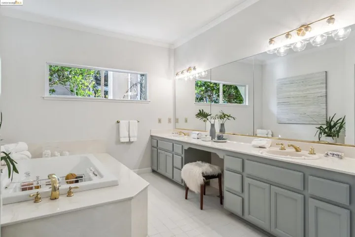 921 Leo Way, Oakland, California 94611-1959