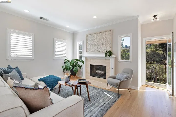 921 Leo Way, Oakland, California 94611-1959