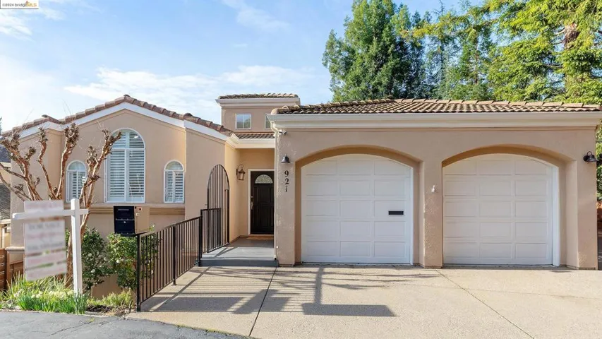 921 Leo Way, Oakland, California 94611-1959