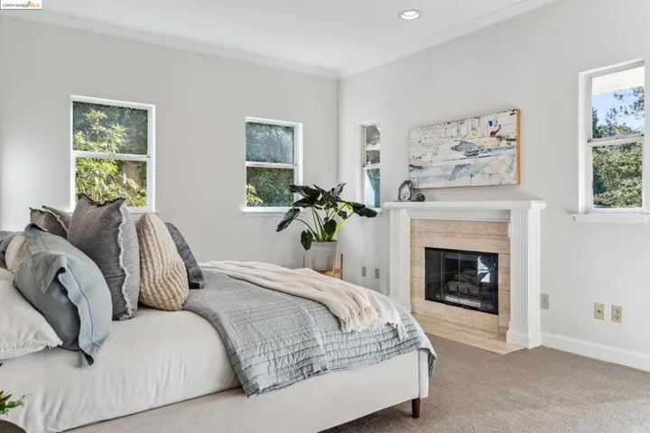 921 Leo Way, Oakland, California 94611-1959