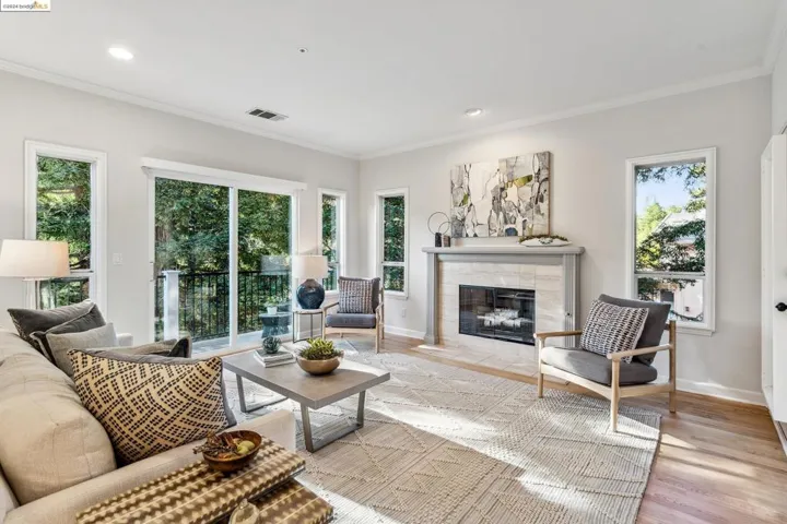 921 Leo Way, Oakland, California 94611-1959