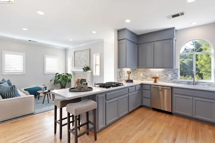 921 Leo Way, Oakland, California 94611-1959