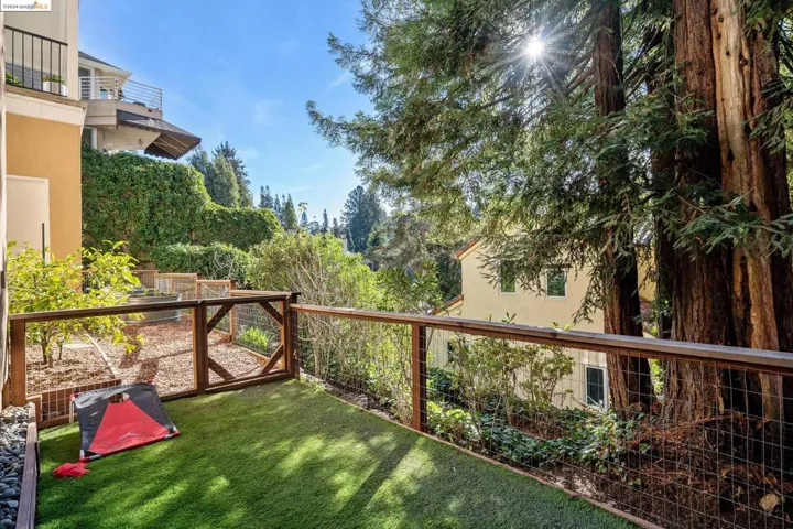 921 Leo Way, Oakland, California 94611-1959