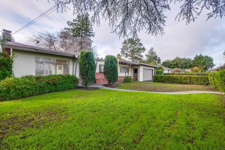 200 Almond Avenue, Los Altos, California 94022