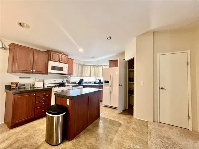 651 Santa Clara Circle, Hemet, California 92543