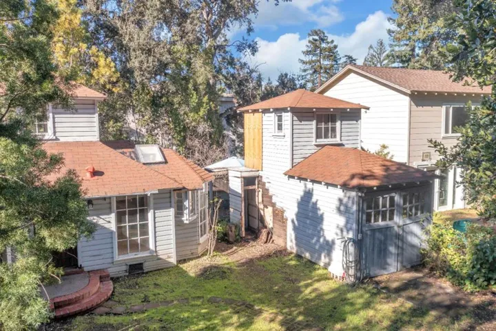 562 Irven Court, Palo Alto, California 94306