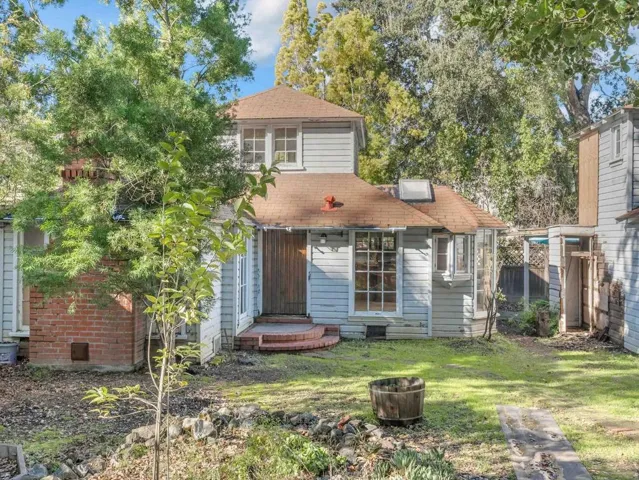 562 Irven Court, Palo Alto, California 94306