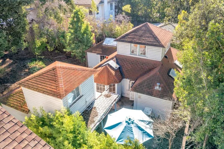 562 Irven Court, Palo Alto, California 94306