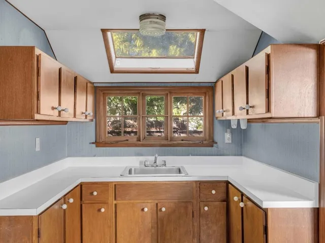 562 Irven Court, Palo Alto, California 94306