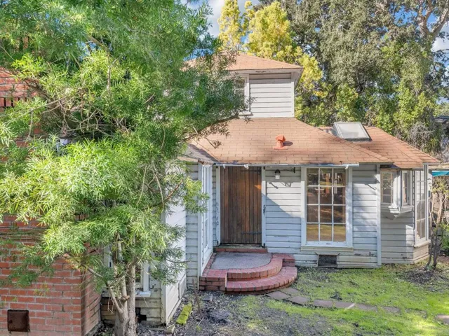 562 Irven Court, Palo Alto, California 94306