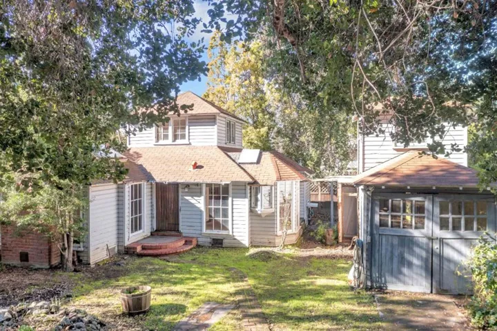 562 Irven Court, Palo Alto, California 94306