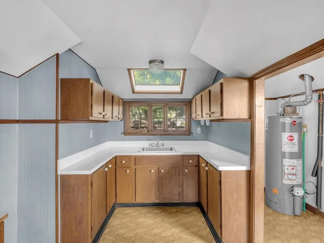 562 Irven Court, Palo Alto, California 94306