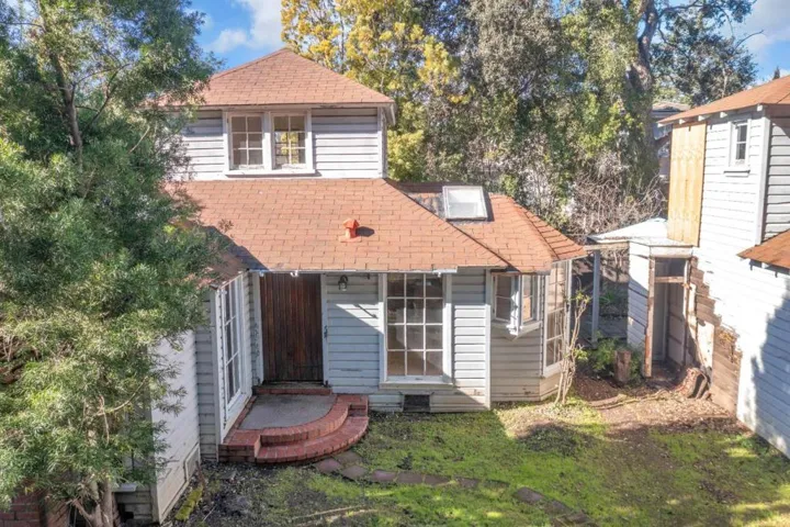 562 Irven Court, Palo Alto, California 94306