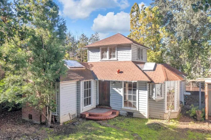 562 Irven Court, Palo Alto, California 94306
