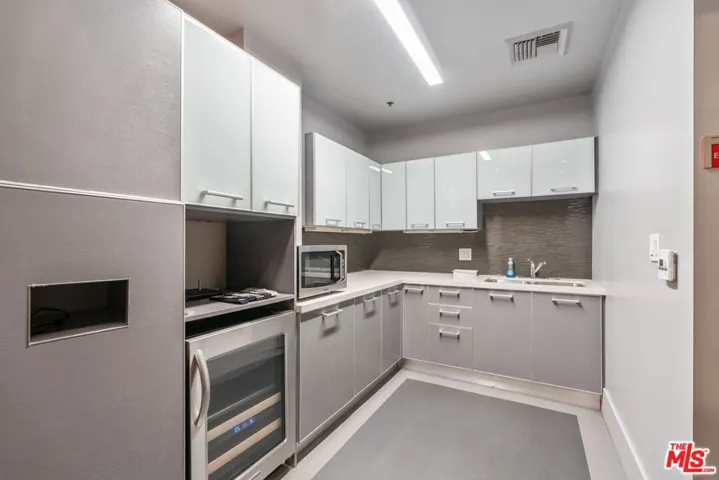 645 W 9th Street 401, Los Angeles, California 90015