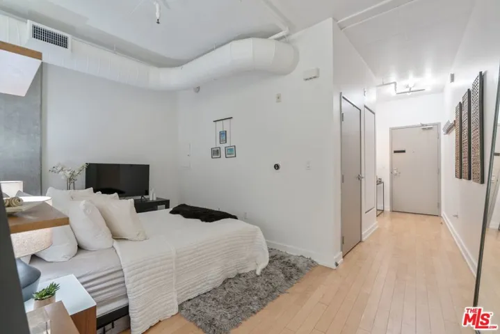 645 W 9th Street 401, Los Angeles, California 90015