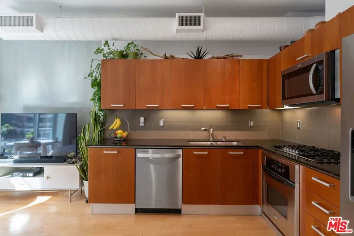 645 W 9th Street 401, Los Angeles, California 90015