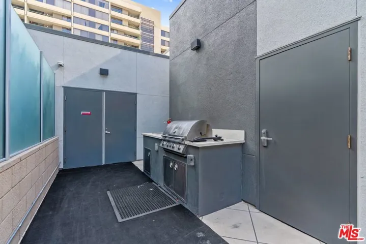 645 W 9th Street 401, Los Angeles, California 90015
