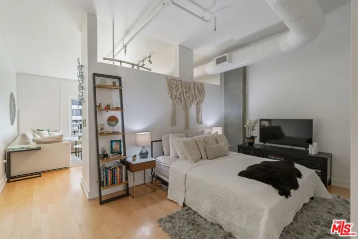 645 W 9th Street 401, Los Angeles, California 90015