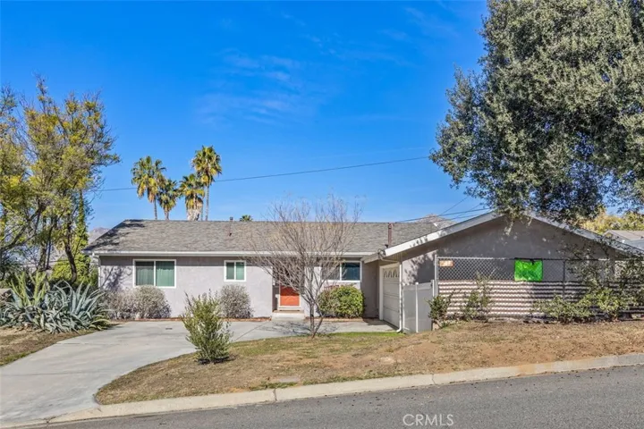 153 E. Broadbent Drive