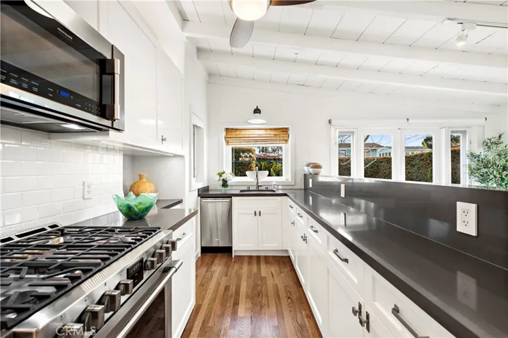 594 Brooks Street, Laguna Beach, California 92651