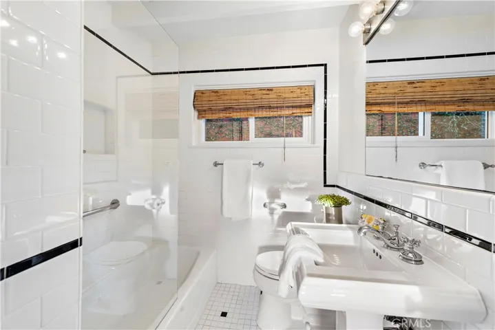 594 Brooks Street, Laguna Beach, California 92651