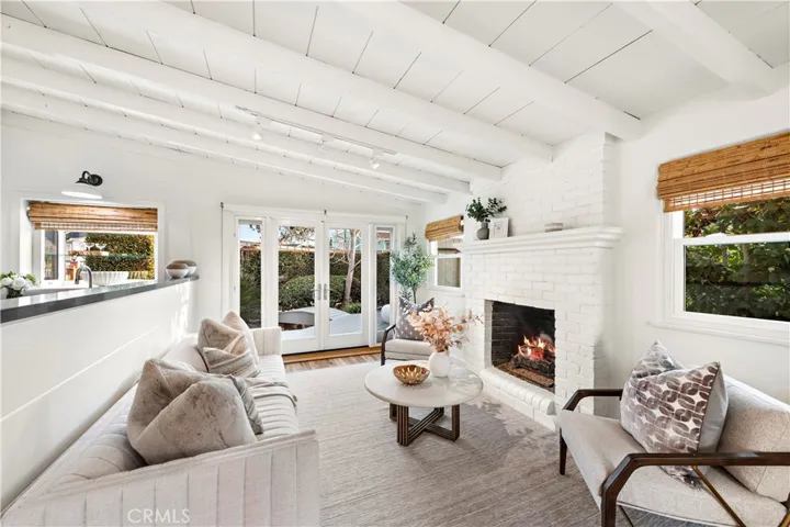 594 Brooks Street, Laguna Beach, California 92651