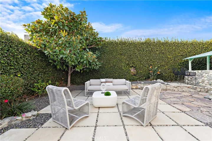 594 Brooks Street, Laguna Beach, California 92651