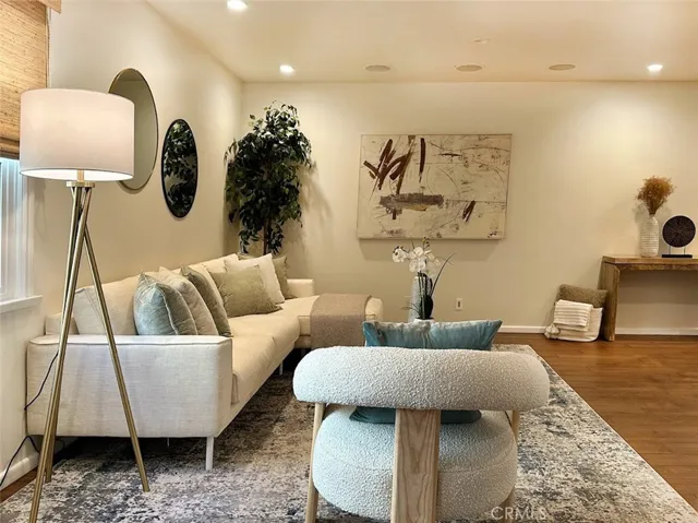 4942 Cahuenga, North Hollywood, California 91601