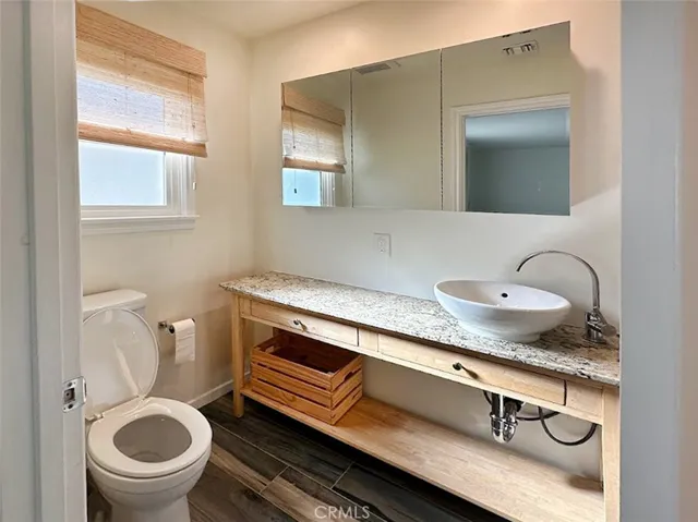 4942 Cahuenga, North Hollywood, California 91601